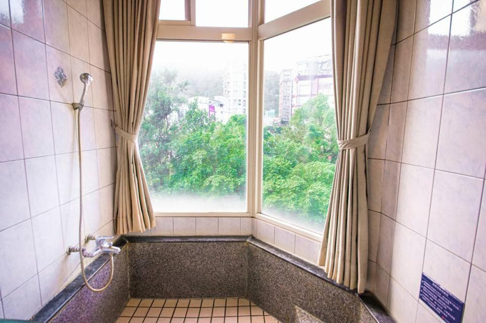 Aoike Hot Spring Hotel Jiaoxi Exteriör bild